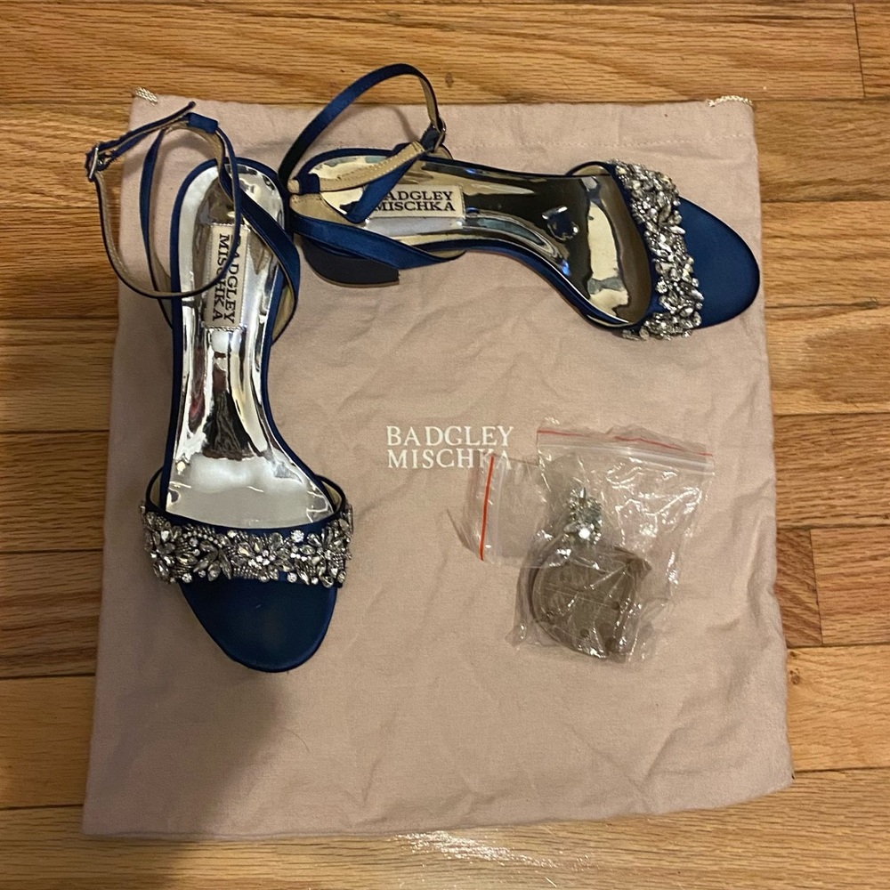 used but in good condition badgley mischka heels
